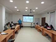 Expertos en formación de metrología dando clases en el Estado Aragua, Venezuela